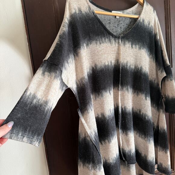 UMGEE Women Black White Bohemian Oversize Tie Dye Striped Tunic Sweater Large - Picture 3 of 5